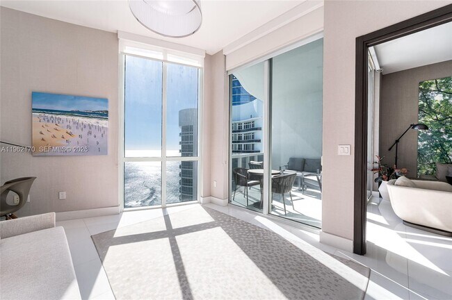 Building Photo - 15901 Collins Ave