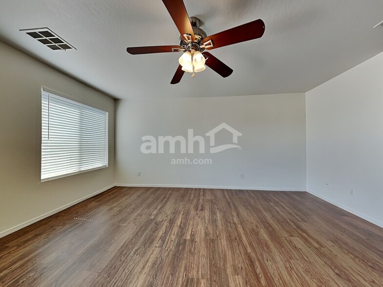 Building Photo - 6727 W Desert Ln