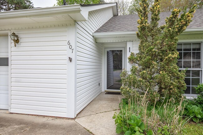 Building Photo - Nice Home in Fletcher!