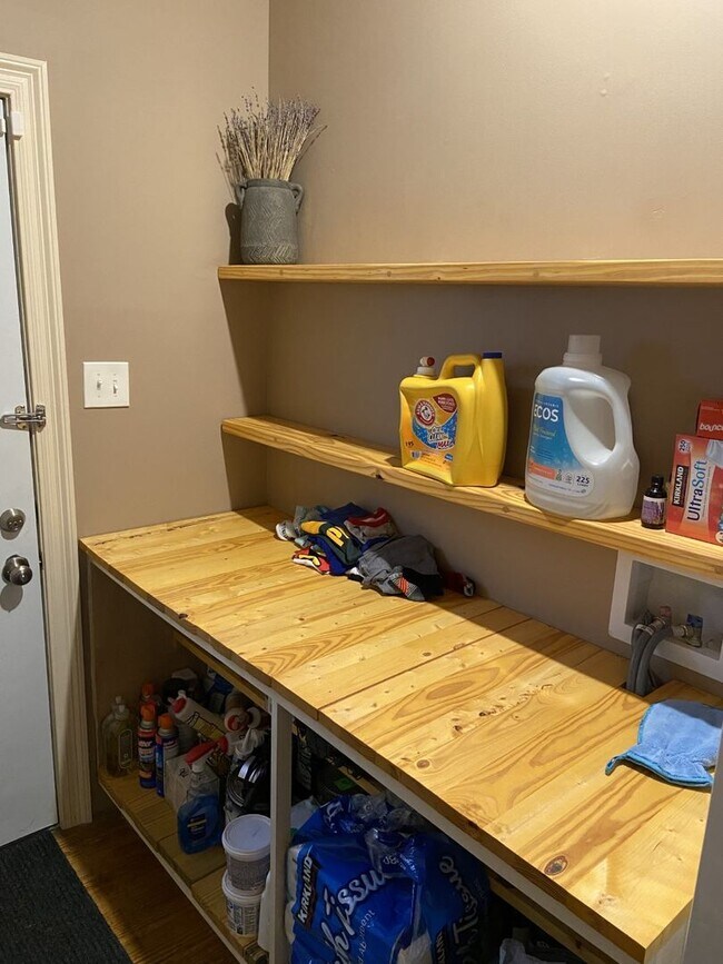 Building Photo - 3109 Broadway St