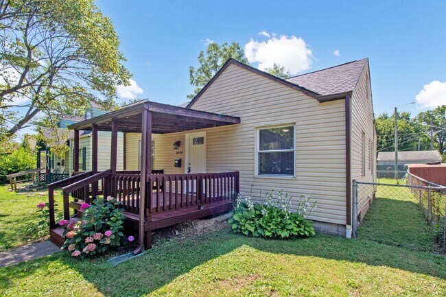 Building Photo - 1059 Lawrence Dr