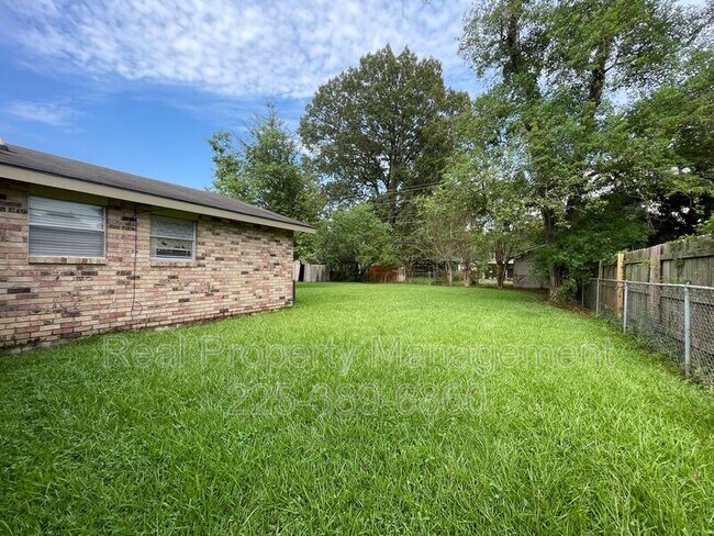 Building Photo - 275 W Chalfont Dr