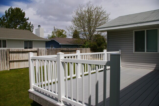 Building Photo - 809 Cherokee Ln