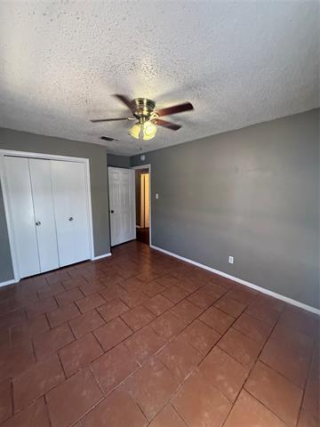 Building Photo - 708 E Pecan St