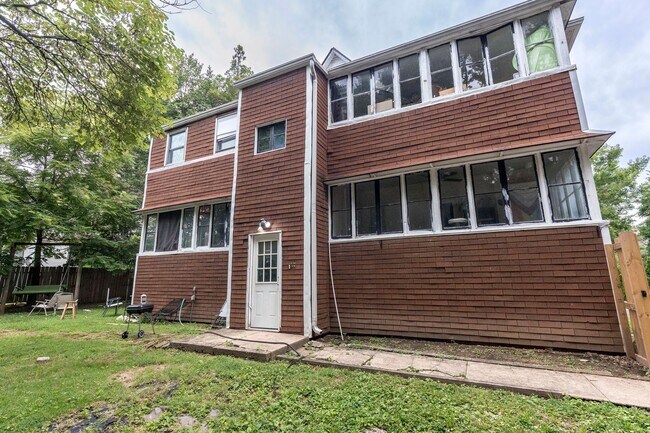 Building Photo - 145 N Keats Ave