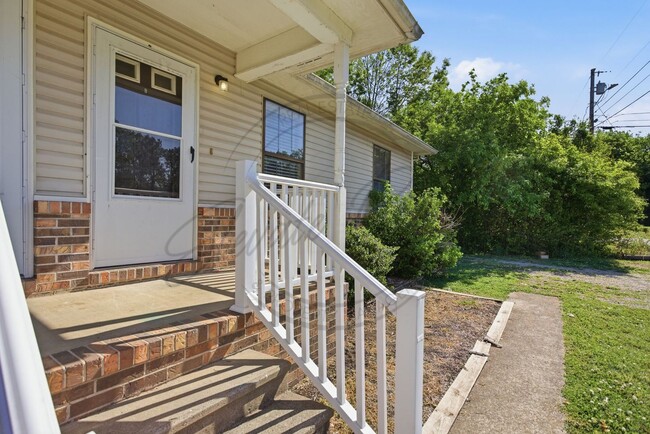 Building Photo - SPRING SPECIAL: 1/2 OFF FIRST MONTHS RENT - Two Bedroom Ranch Duplex in Columbia!