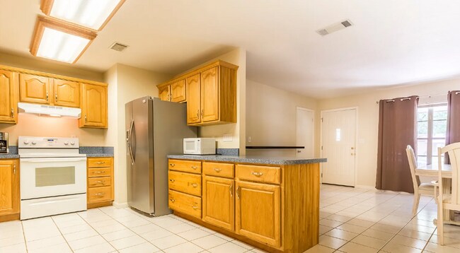 Building Photo - 3/2 Home in Northwood Ready for Move-In!