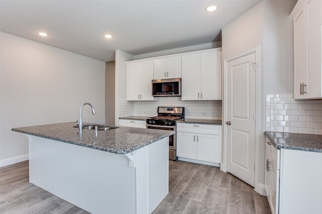 Building Photo - 3501 Montadale Ave