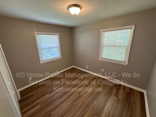 Building Photo - 515 S Forest Ave