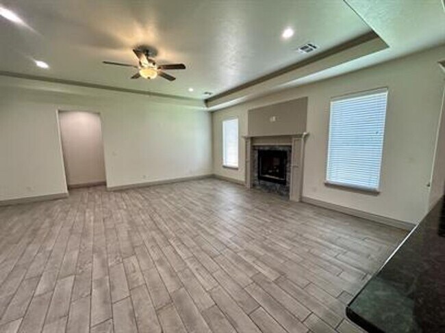 Building Photo - 4 Bedroom