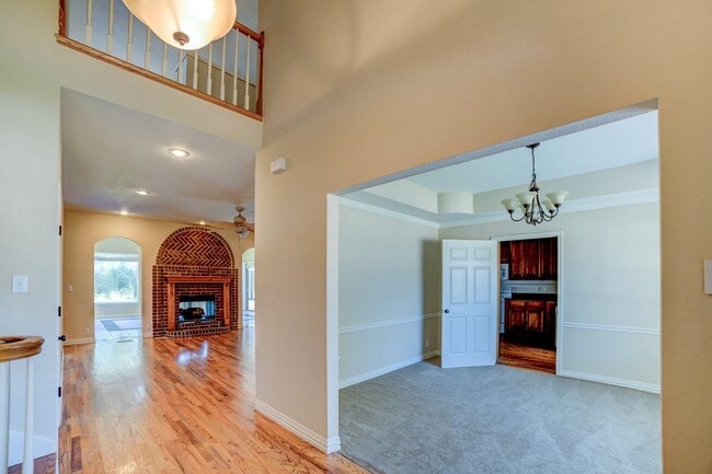Building Photo - Beautiful home across from Jenks Middle Sc...