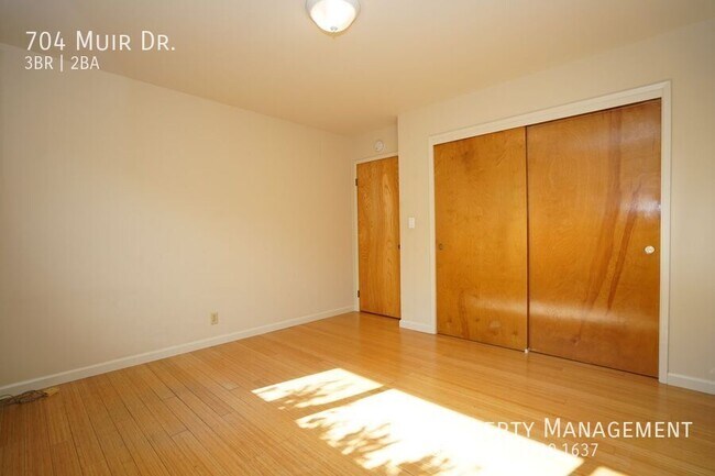 Building Photo - 704 Muir Dr