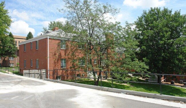 Building Photo - 3401 Howard St