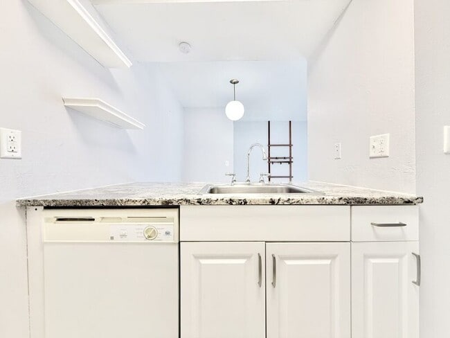 Building Photo - 1799 N Highland Ave