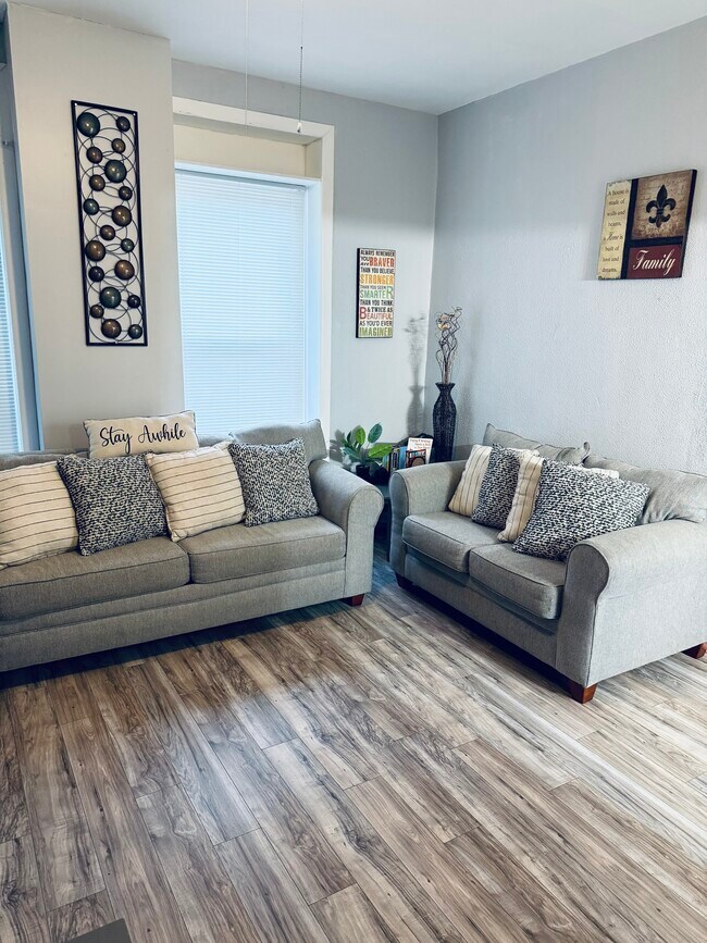 Building Photo - 3209 Iowa Ave