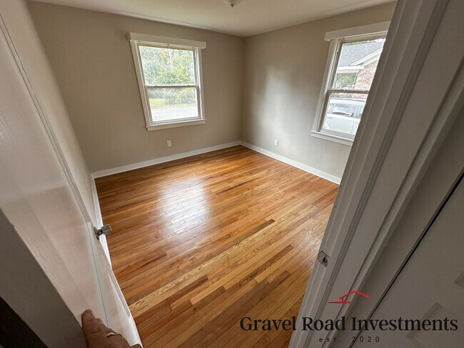 Building Photo - For Rent: Newly Remodeled 3 Bedroom / 1 Bath Home