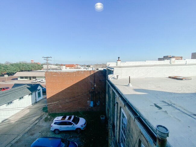 Building Photo - 507 W Main St