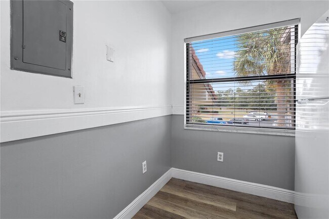 Building Photo - 6062 Willowpointe Cir