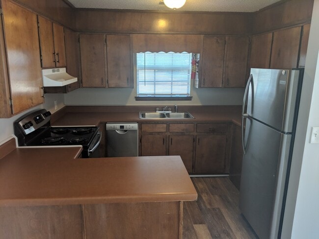 Building Photo - For Rent