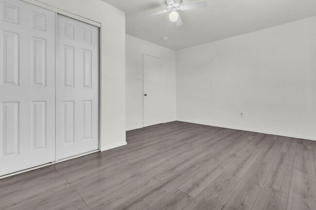 Building Photo - 1166 E 43rd Pl