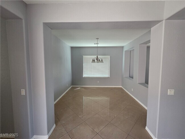 Building Photo - 5635 Criollo Dr