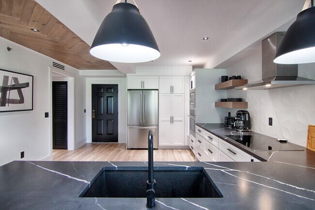 Building Photo - 2770 Polo Island Dr