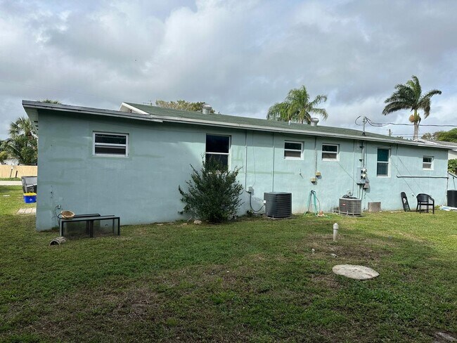 Building Photo - Sunrise Dr. Duplex