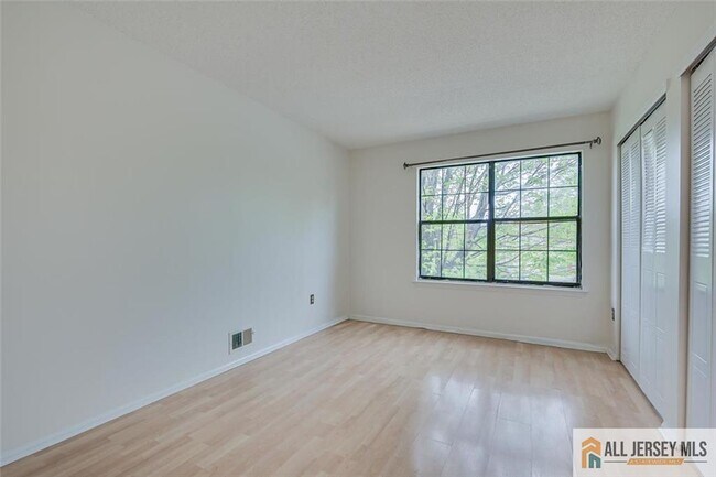 Building Photo - 64 Taylor Dr