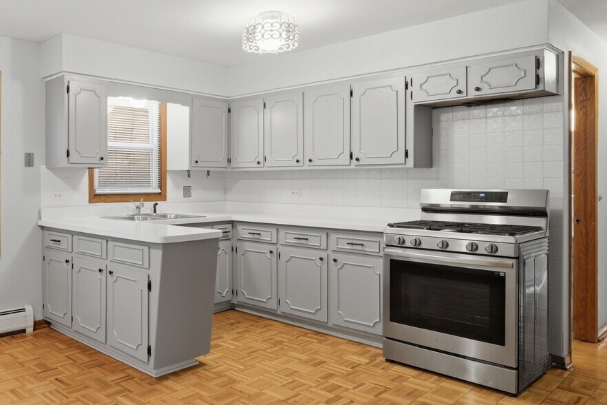 Building Photo - 8645 W Summerdale Ave