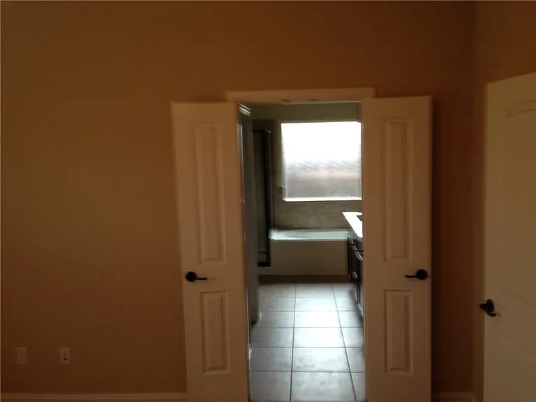 Building Photo - 1921 Autumn Run Ln