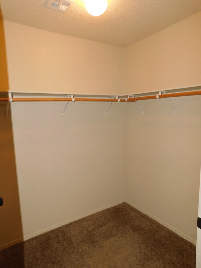 Building Photo - NICE TOWNHOME IN SUNSET MOUNTAIN VILLAS!