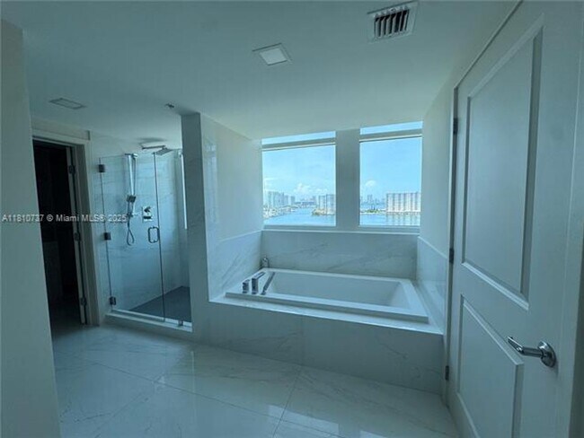 Building Photo - 400 Sunny Isles Blvd
