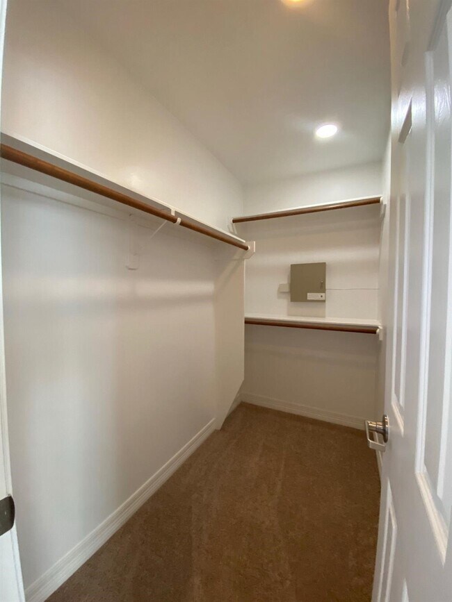 Building Photo - 3710 Sherwood Ln