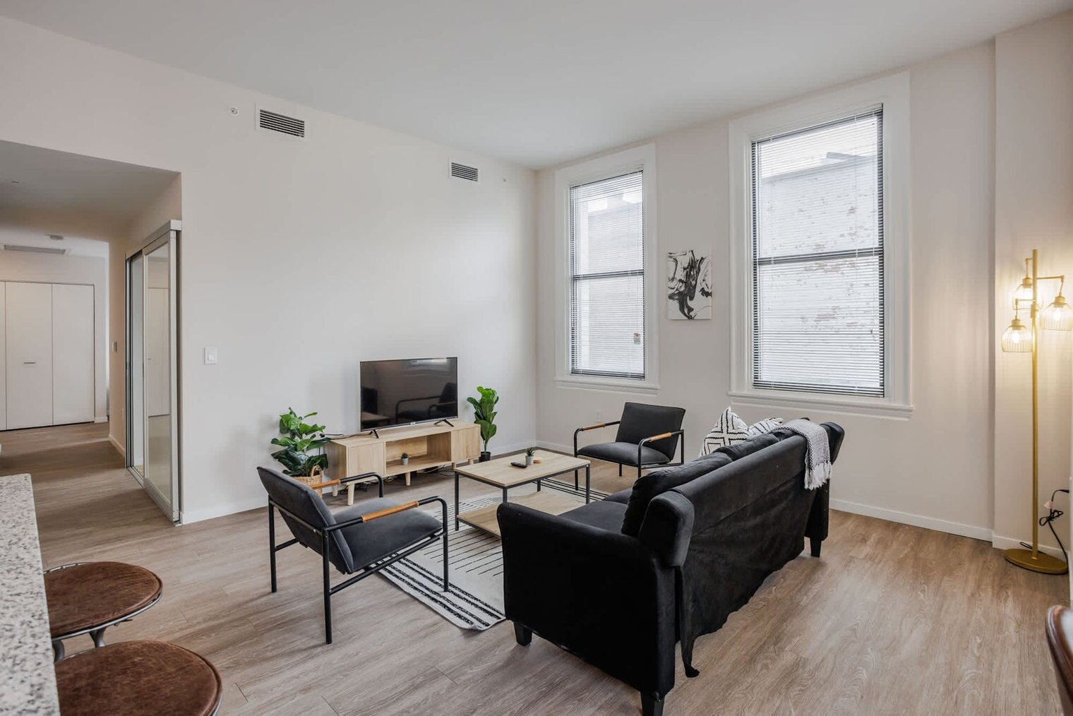 Building Photo - 9-JAN-JAN E 4th St