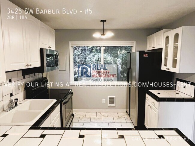 Building Photo - 3425 SW Barbur Blvd