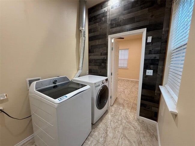 Building Photo - 975 State Hwy 95