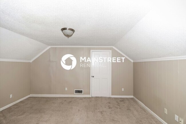 Building Photo - 5 Bedroom Pet-Friendly Home in Memphis, TN with Main Street Renewal