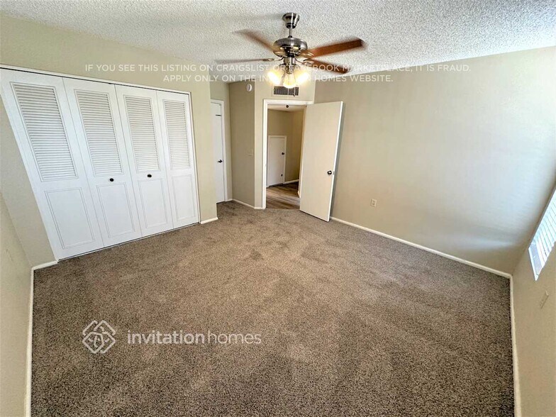 Building Photo - 1615 W Curry Dr