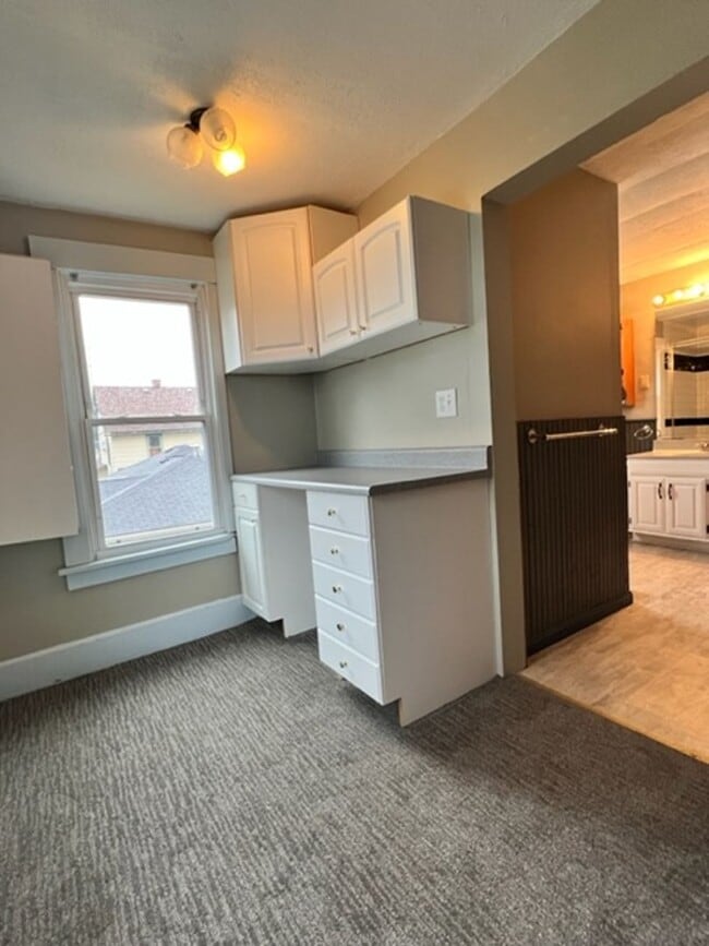 Building Photo - Very spacious 3 bedroom home for rent - Ca...