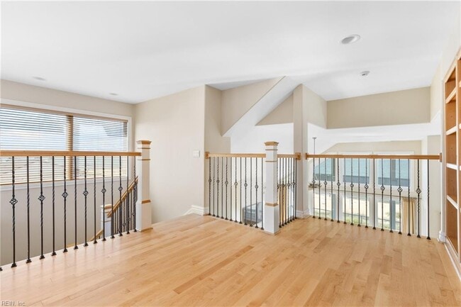 Building Photo - 882 W Ocean View Ave