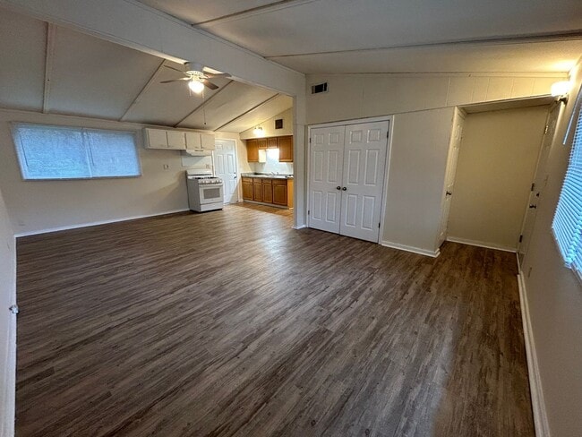 Building Photo - 73 Spence Ave