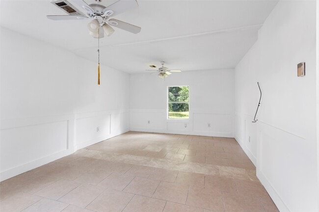 Building Photo - 1212 W Snyder St