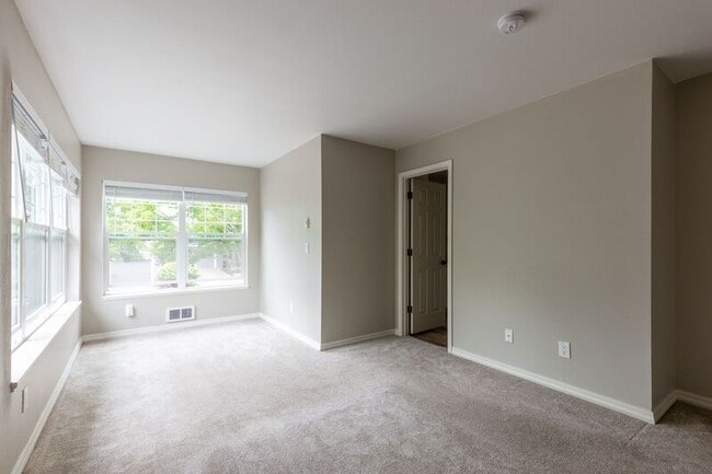 Building Photo - 9729 NW Miller Hill Dr