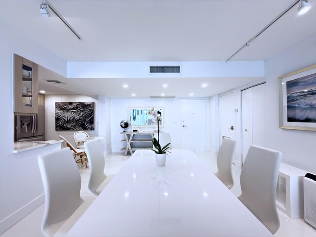Building Photo - 3546 S Ocean Blvd