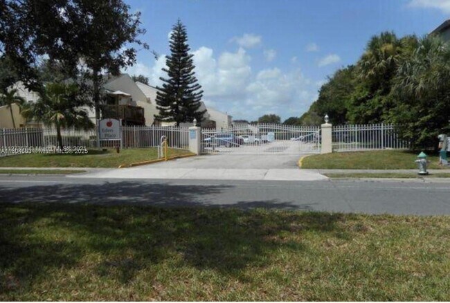 Building Photo - 637 Executive Center Dr