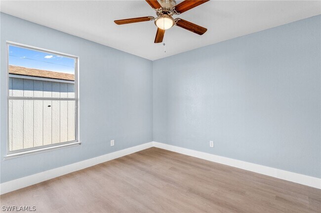 Building Photo - 1715 NE 2nd Ave