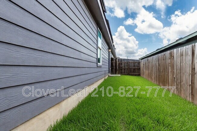 Building Photo - 547 Filibusters Trail