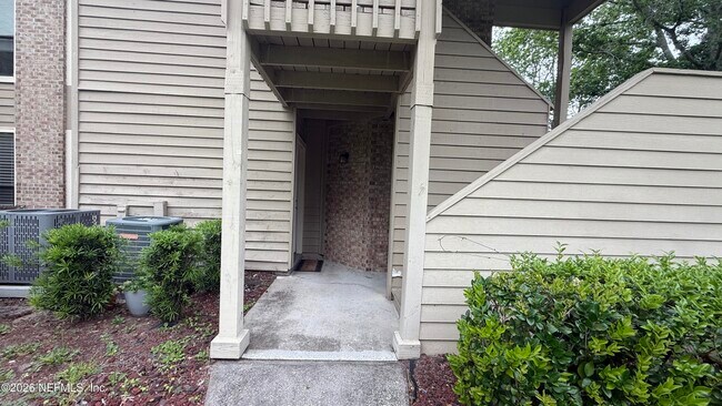 Building Photo - 10200 Belle Rive Blvd