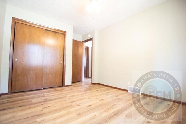 Building Photo - Spacious 3 Bed 3 Bath House