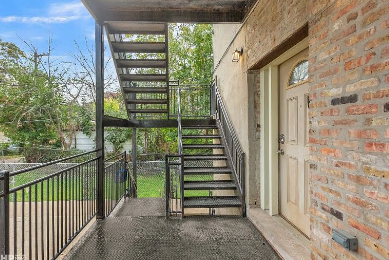 Building Photo - 1353 S California Ave